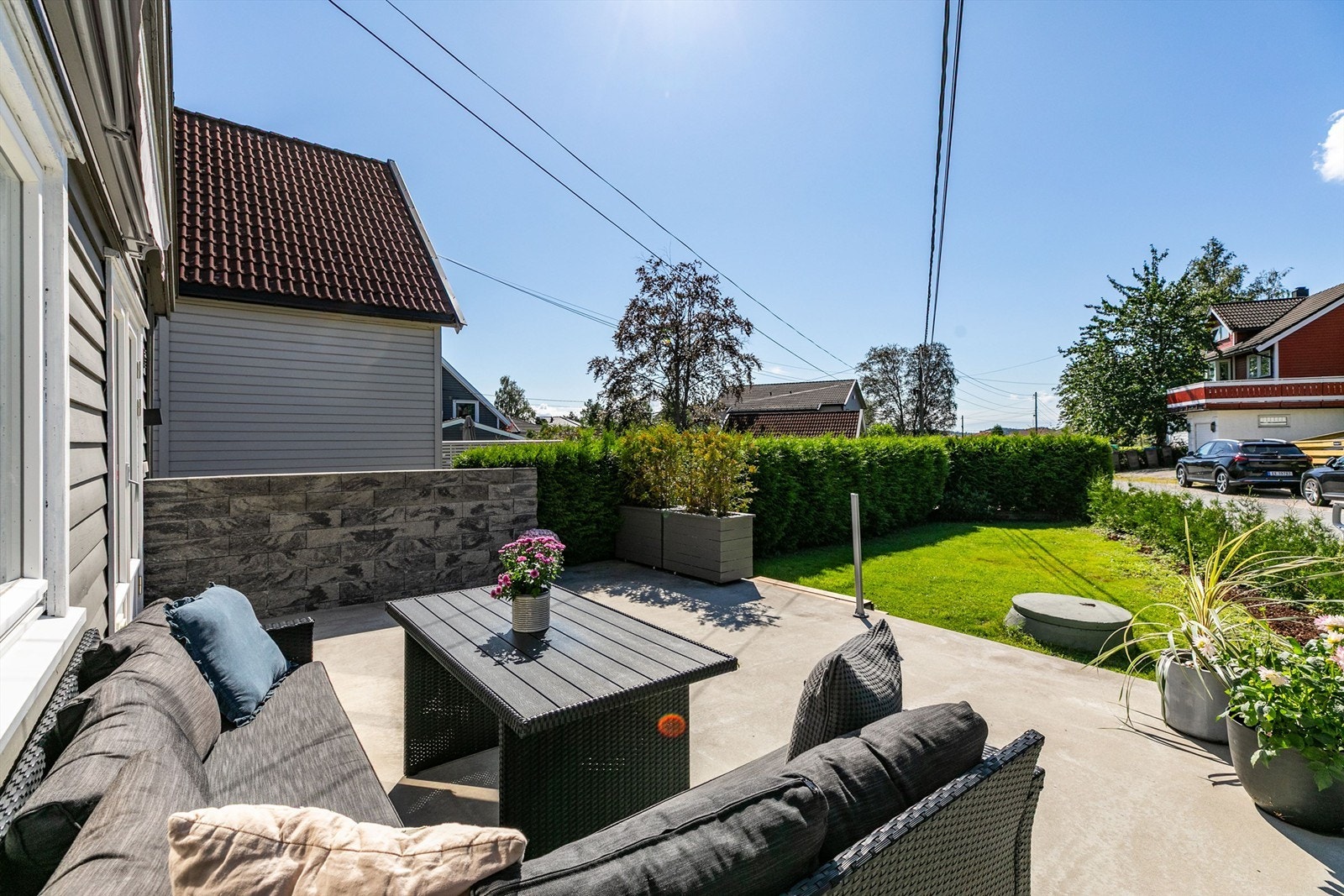 Boligen ble betydelig påkostet rundt 2020/2021, utearealene ble samtidig oppgradert. Galleribilde