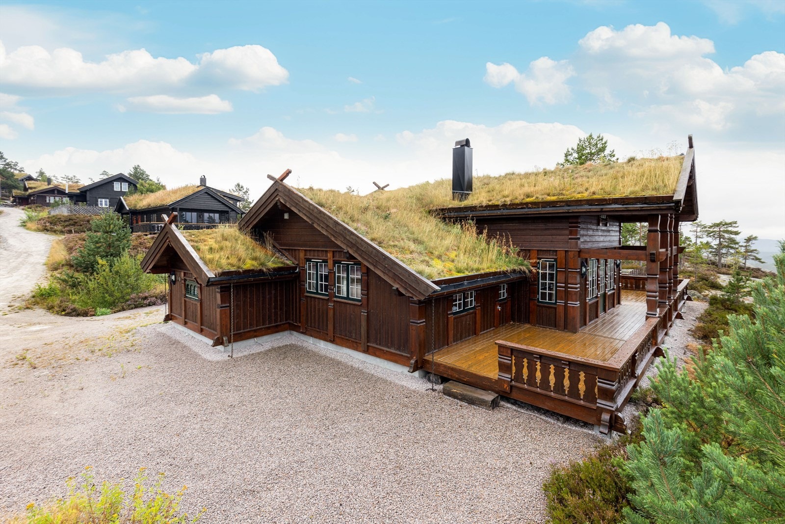 Fra stue og kjøkken er det utgang til flotte terrasseområder på til sammen 57 kvm. Galleribilde