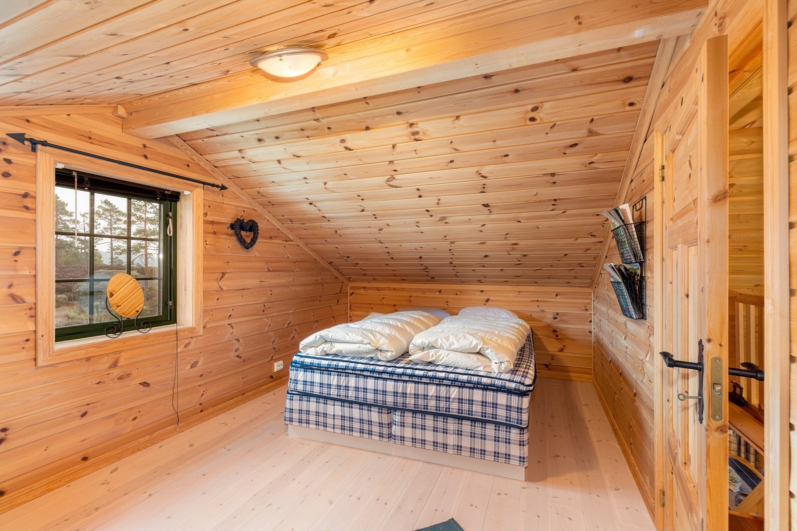 Romslig soverom på hems. Galleribilde