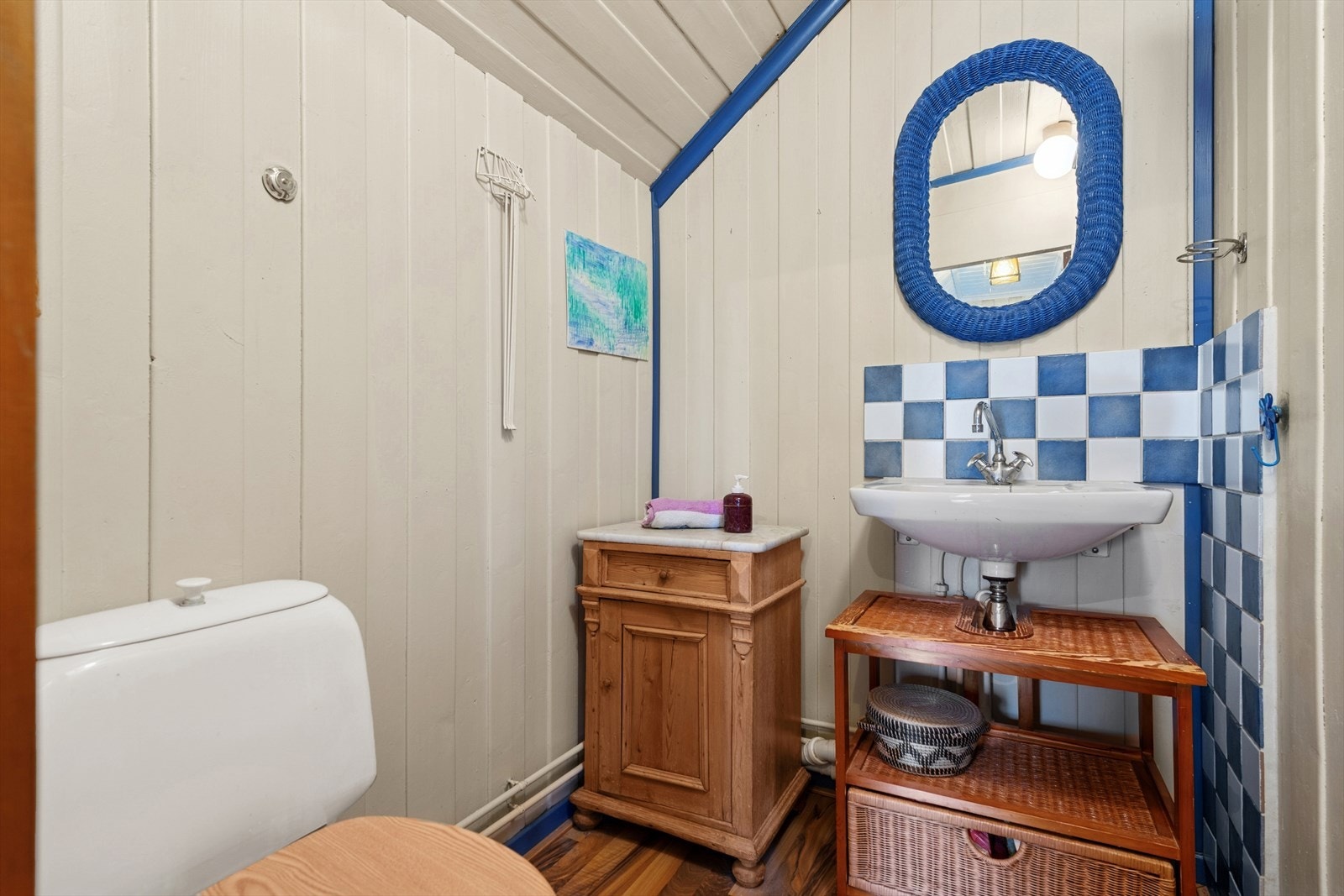 Eget toalettrom som ligger praktisk til ved soverommene. Galleribilde