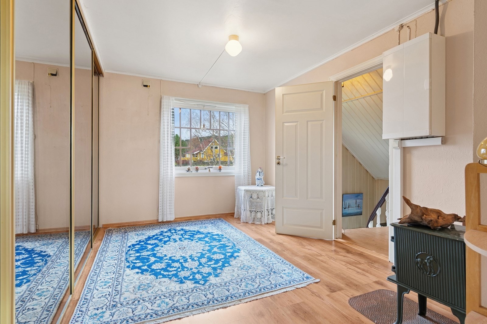 Nye parkettgulv i hele 2. etasje i 2006 Galleribilde