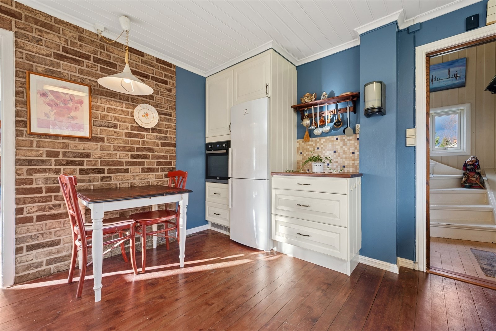 Kjøkkenet ble oppgradert i 2004 med ny innredning fra Herregårdskjøkken. Galleribilde