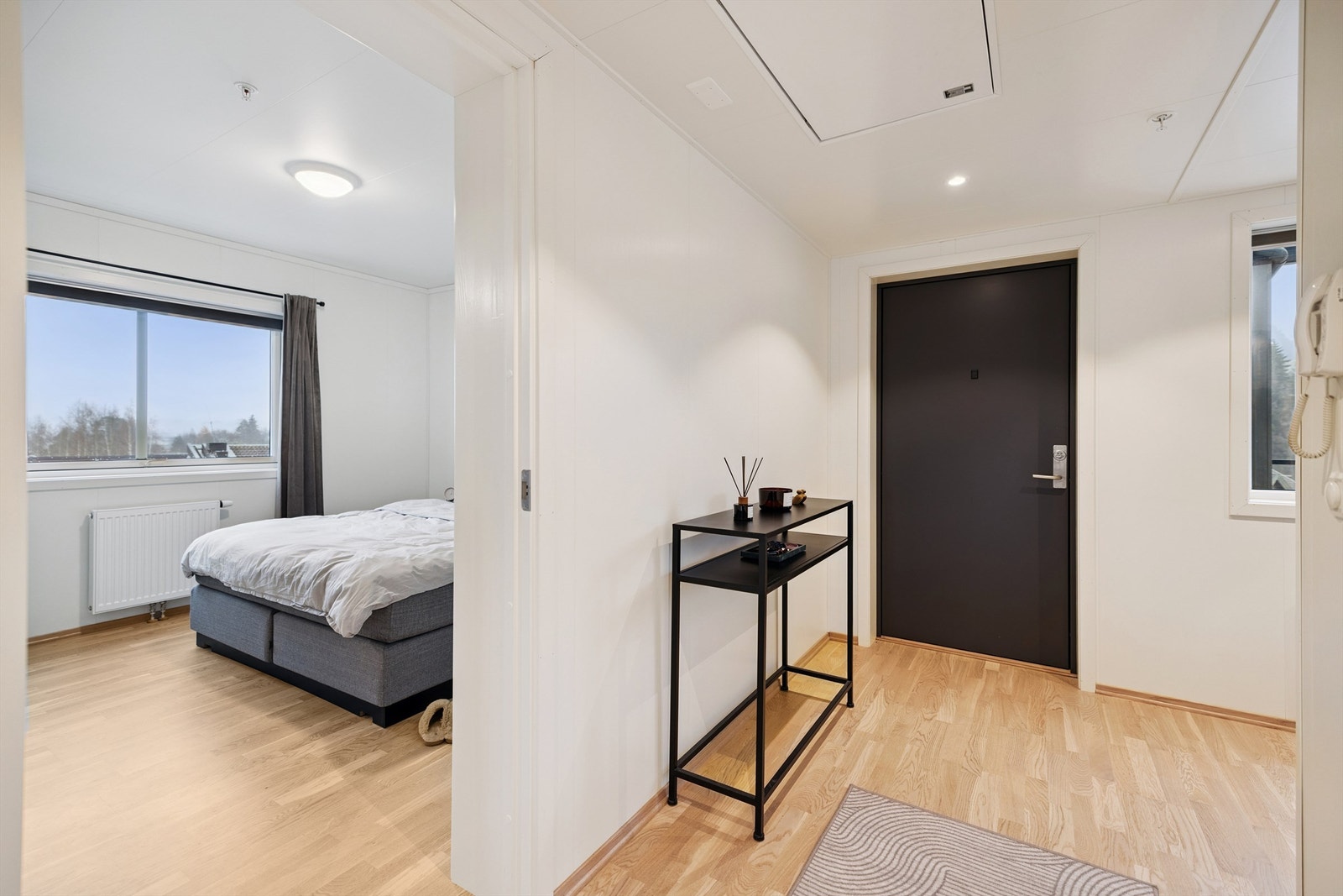 Ytterdøren er brann- og lydklassifisert for økt trygghet og komfort. Galleribilde