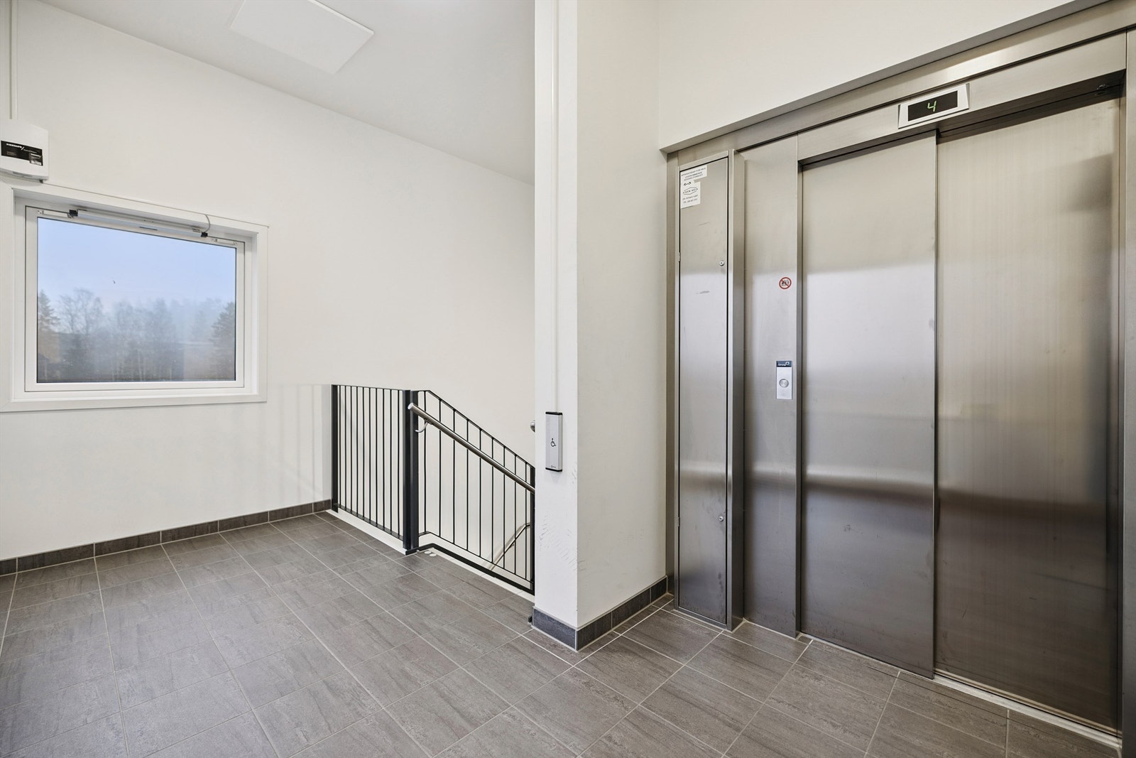 Bygget har heis med adkomst fra garasjeanlegget og opp til leilighetsplan. Galleribilde