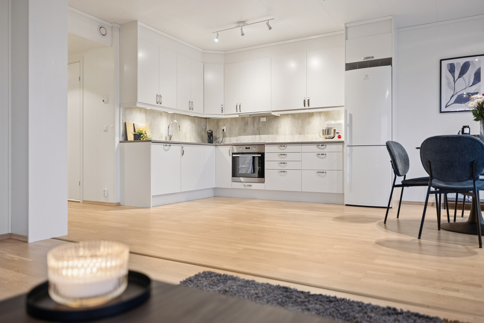 Kjøkkenventilator er tilknyttet leilighetens balanserte ventilasjonsanlegg. Galleribilde