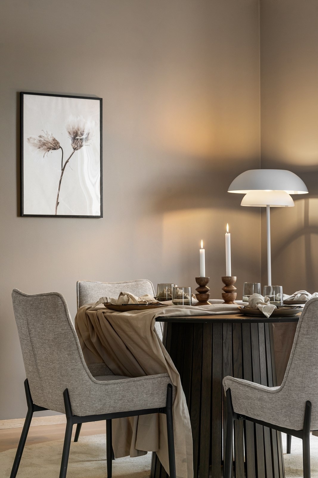 I forlengelse av kjøkkenet er det en perfekt plassering av spisestue. Galleribilde