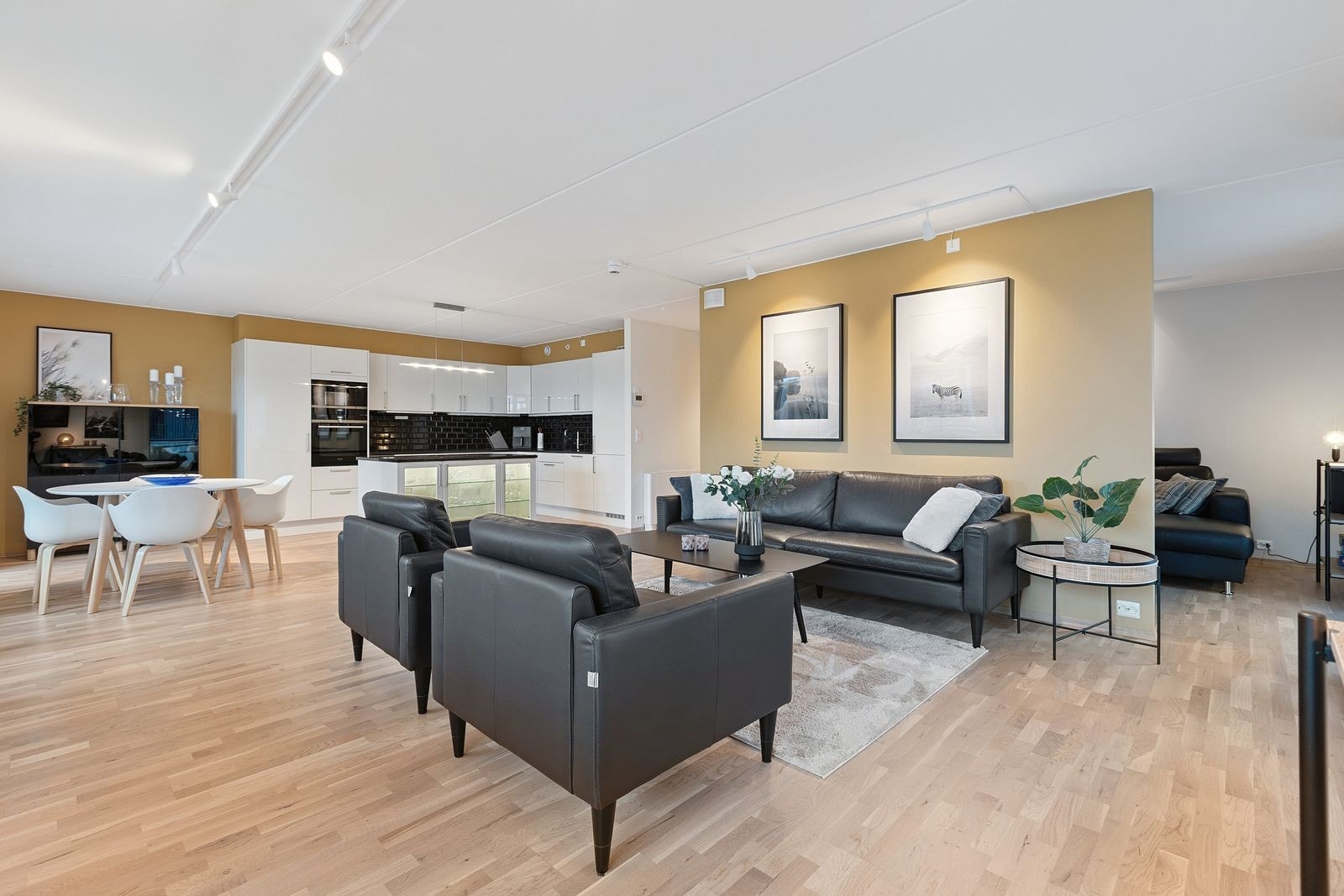 Flott og romslig stue Galleribilde