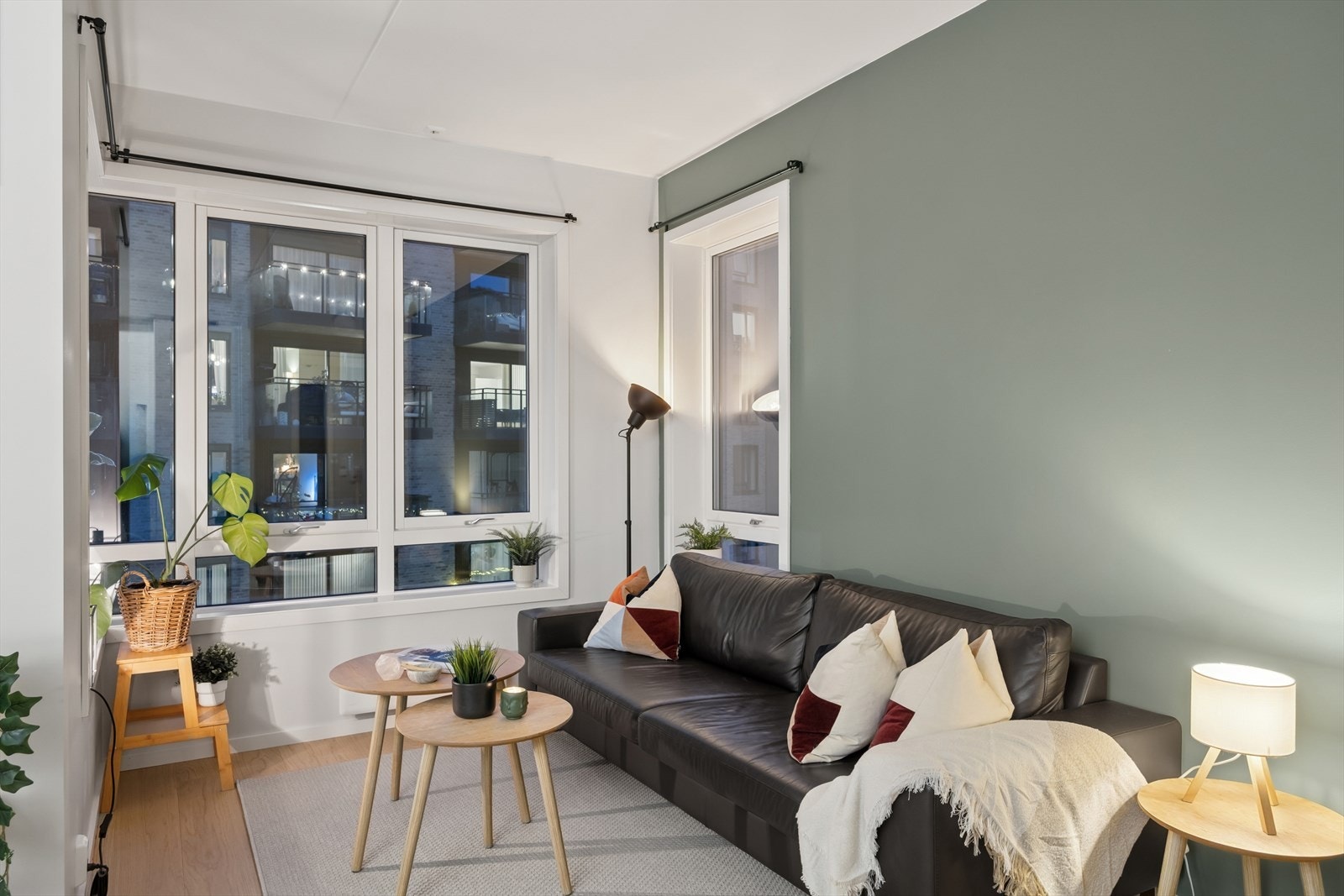 Boligen holder en svært god standard og er innflytningsklar.
Nybyggarantien gjelder frem til 2026. Galleribilde