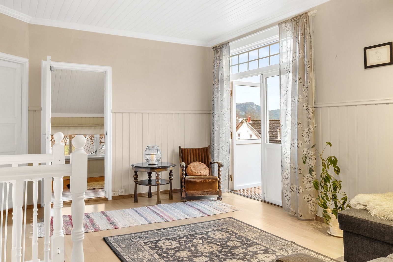 2.etasje byr på loftstue, 4 soverom og bad Galleribilde