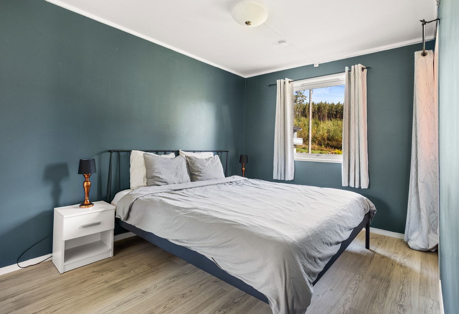 Soverom 1. Utgang til egen balkong. Galleribilde