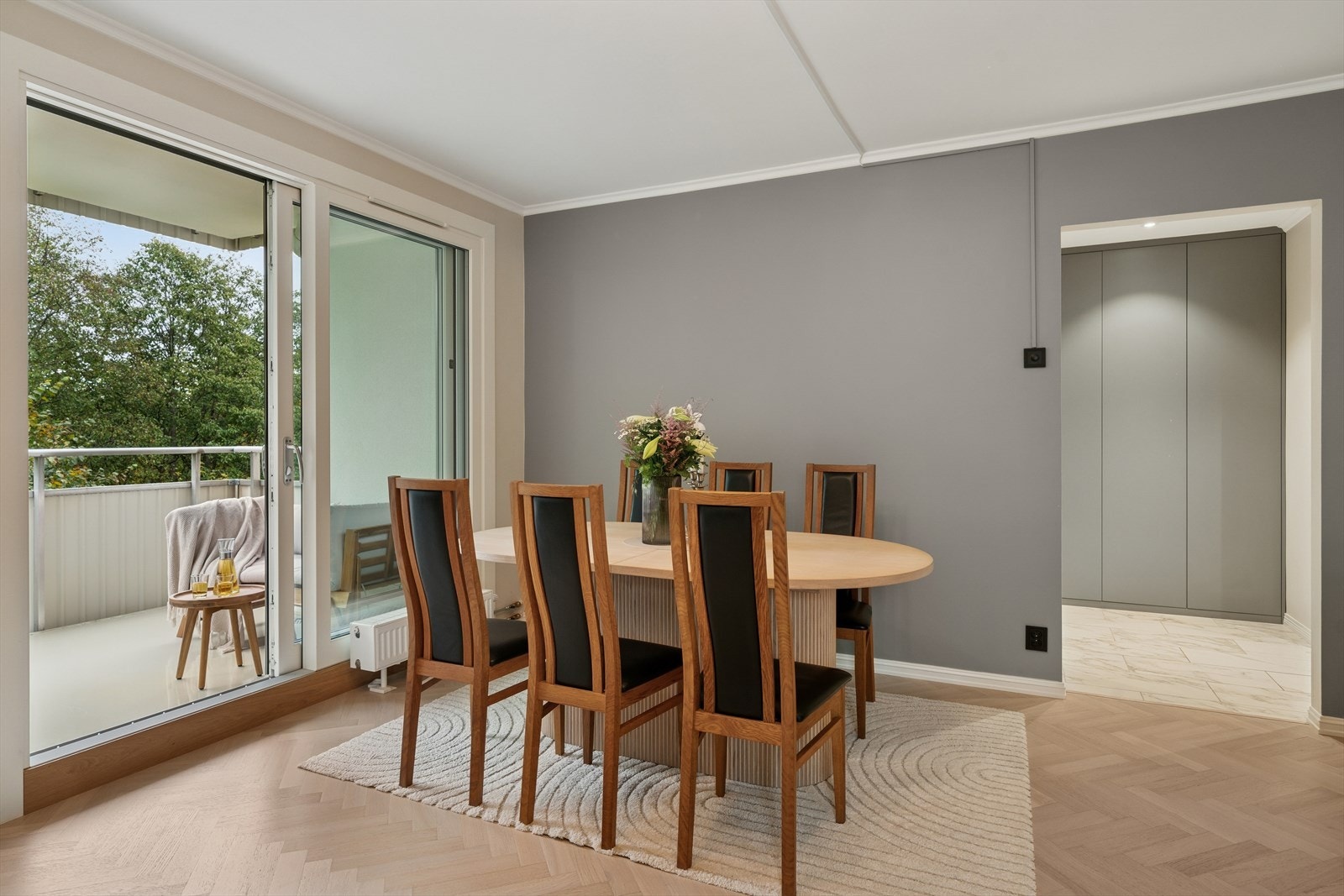 Herfra er det også utgang til balkongen. Galleribilde