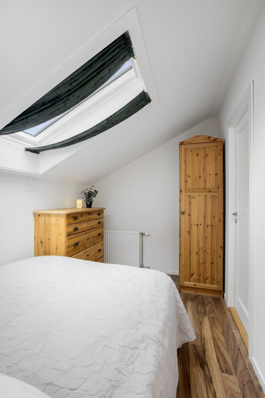 Oppvarming via radiator med fjernvarme. Galleribilde