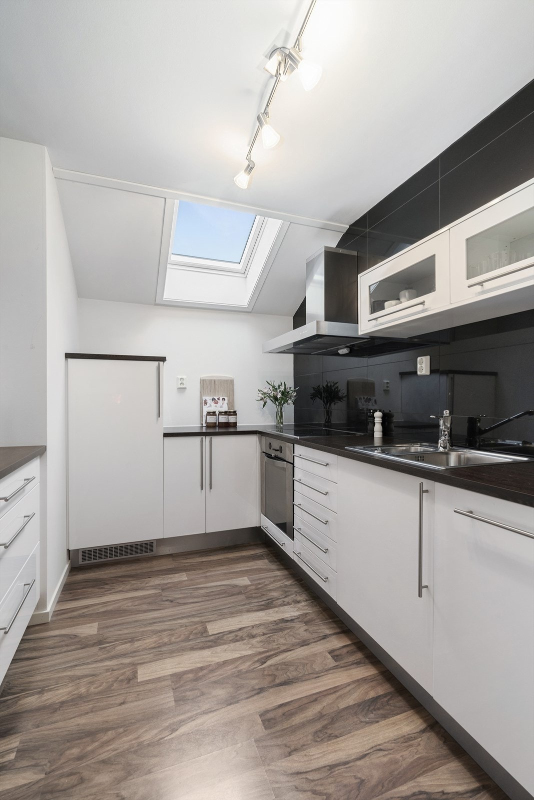 Takvindu fra 2024 gir ekstra lysinnslipp til kjøkkenet. Galleribilde