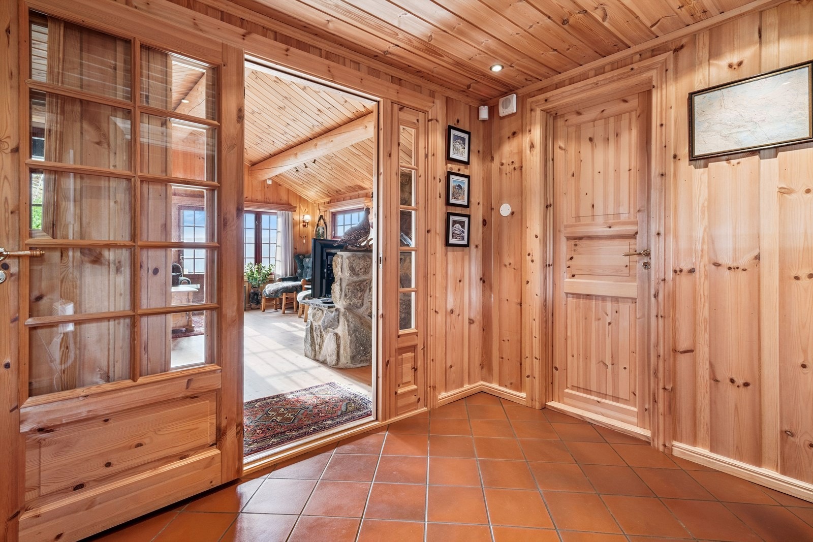 Her er det fliser med varmekabler på gulvet, så klær og sko tørker raskt etter en aktiv dag ute. Galleribilde