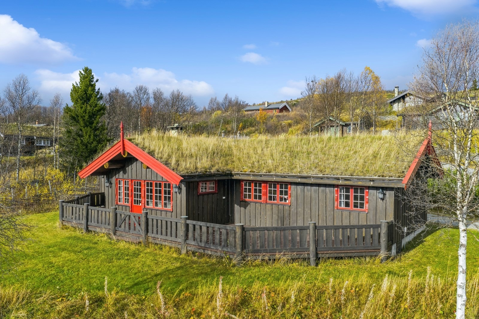 Med beliggenhet i populære Liahaugstølen på Beitostølen får du ei hytte med god standard - perfekt for deg som ønsker å nyte fjellivet uten å gi avkall på kvalitet. Galleribilde