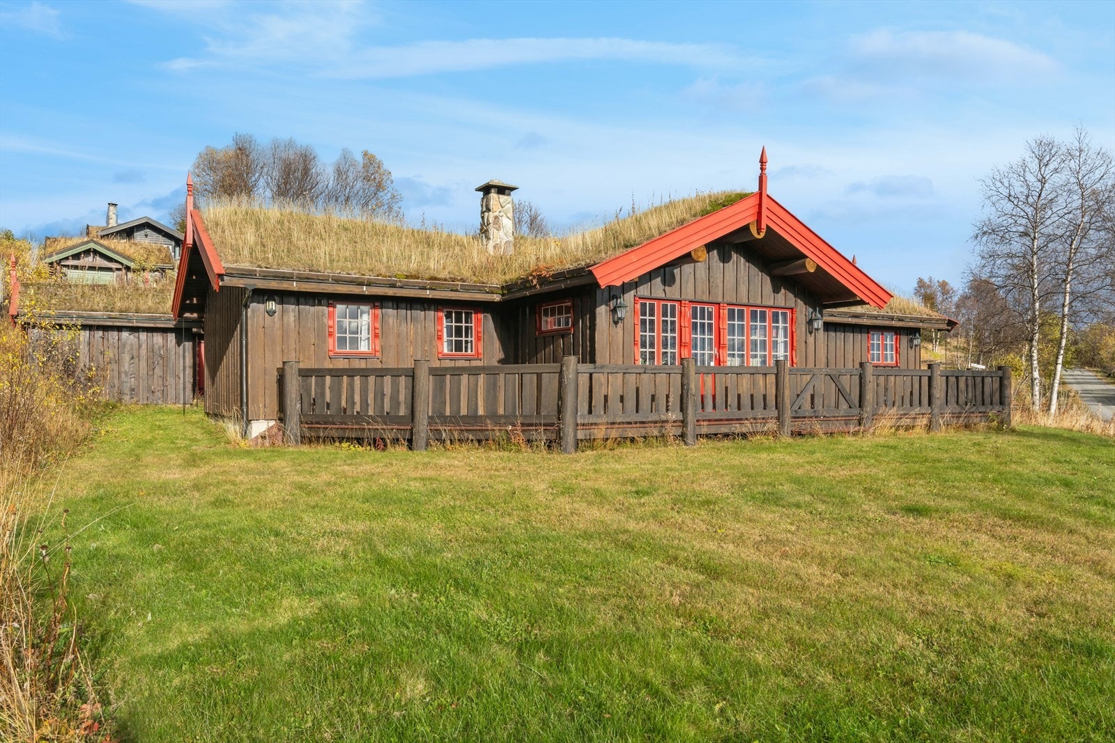 I Hagastølsvegen 2 får du en komplett hytteopplevelse med alt du trenger for komfort, trivsel og avslapping - året rundt. Velkommen til en hyggelig visning! Galleribilde