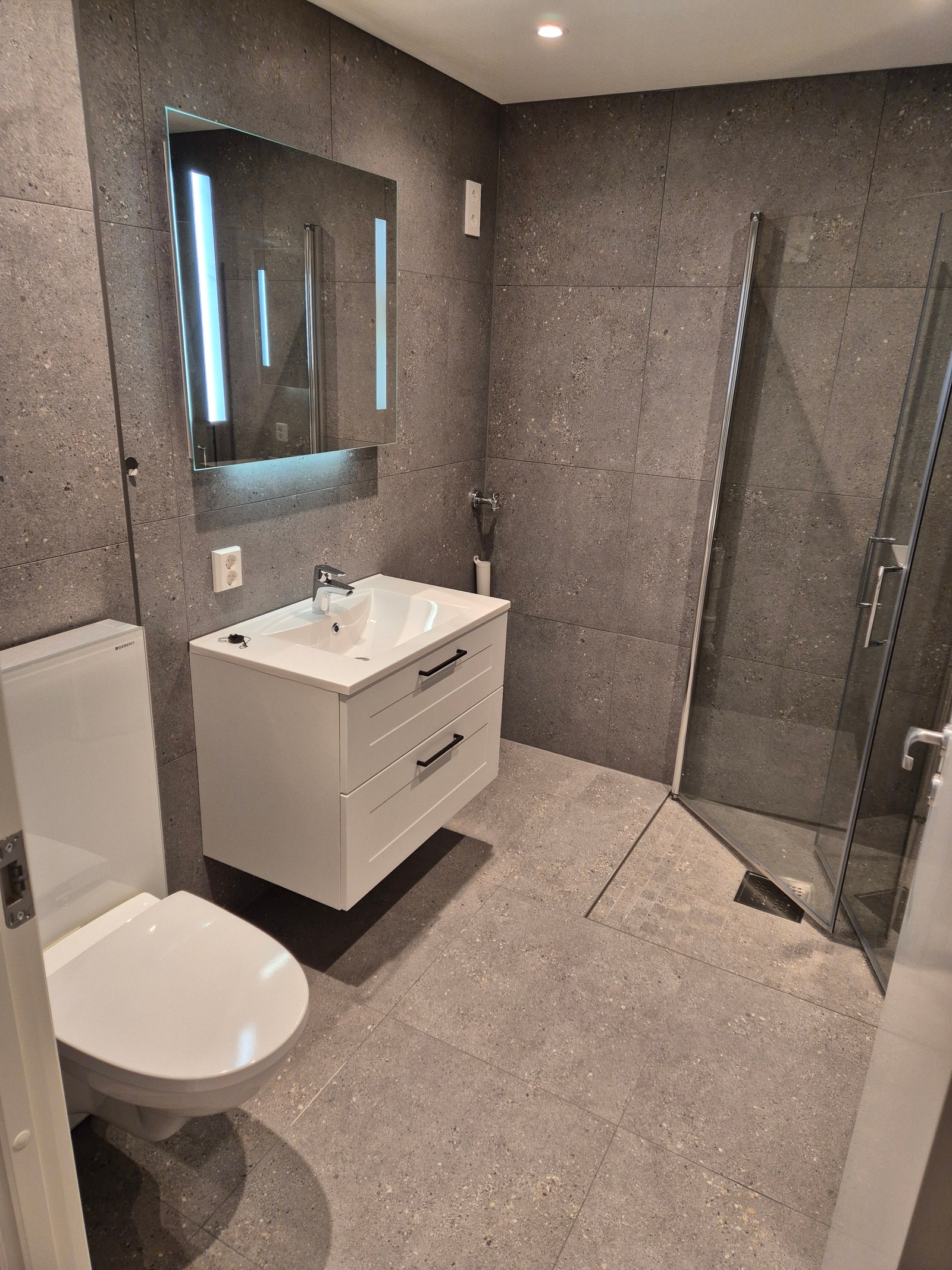 Flislagt bad Galleribilde