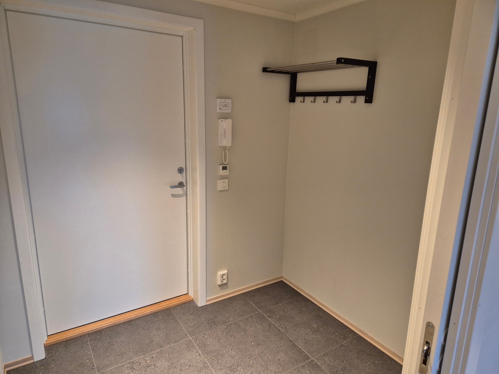 Flislagt gang Galleribilde