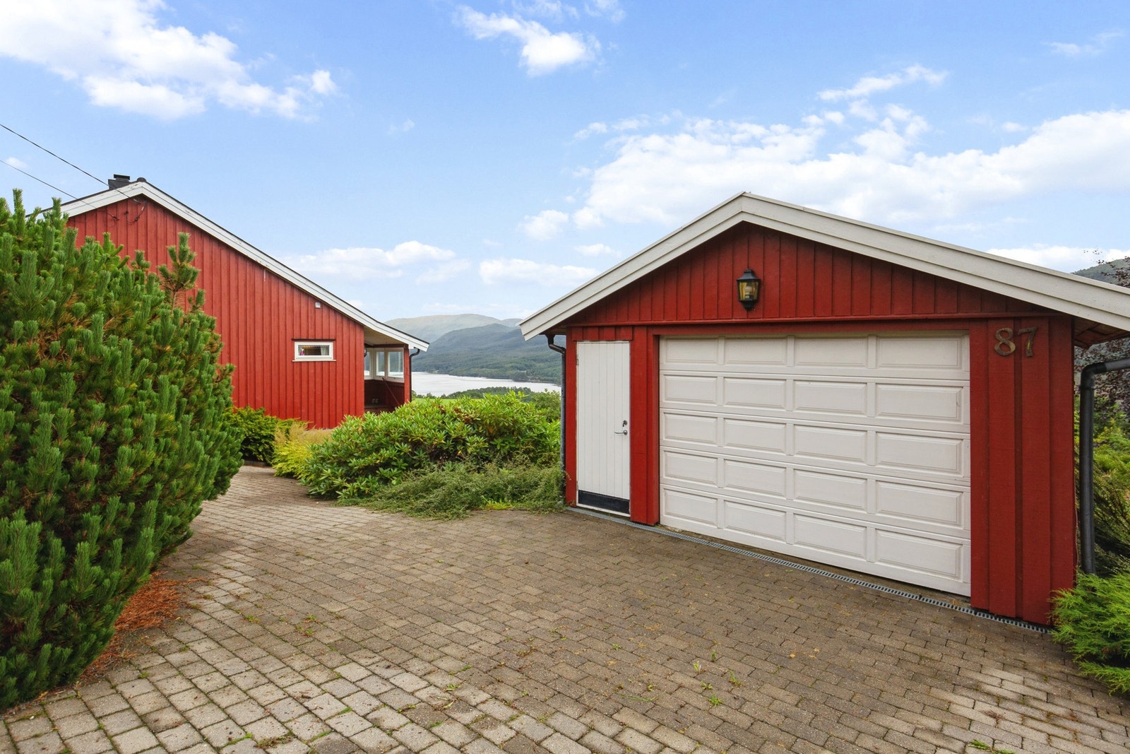 Parkering i garasje Galleribilde