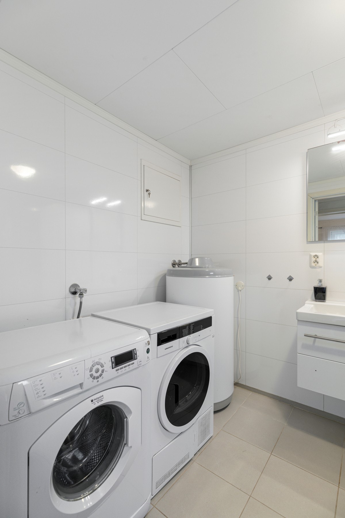 Leiligheten har egen vvbereder og eget rørskap for rør-i-rør. Galleribilde