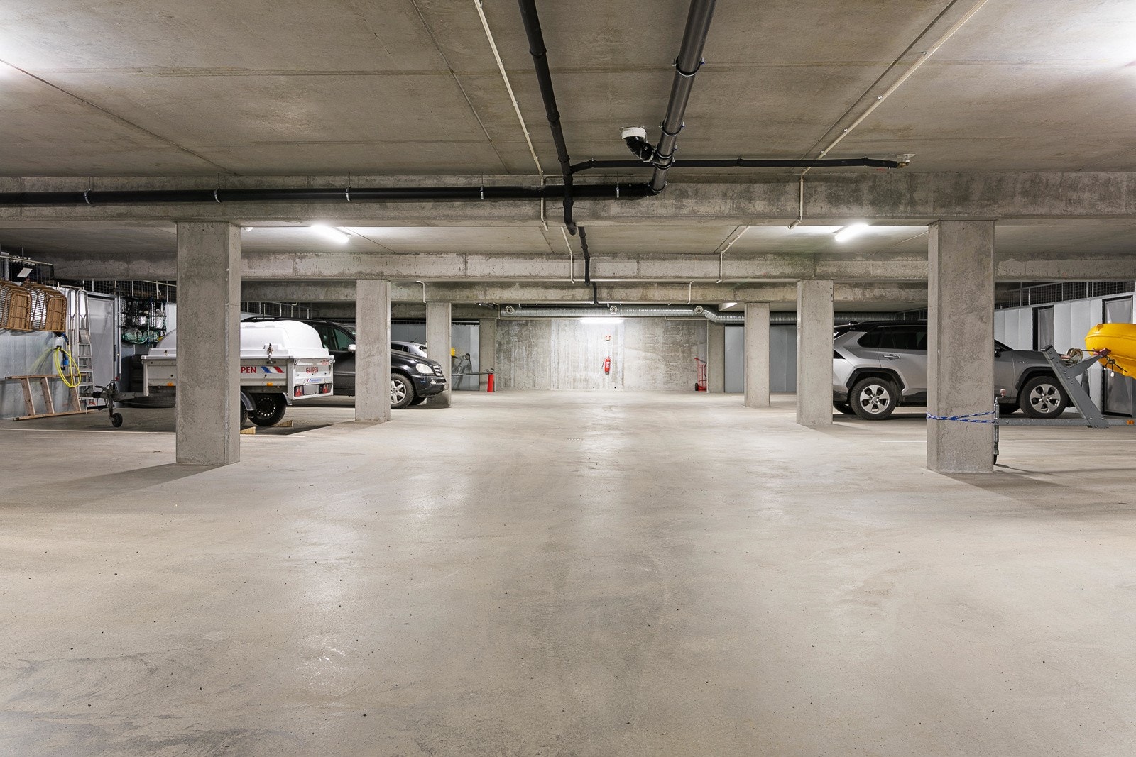 Fra nabobygget er det heis ned til garasjeanlegget hvor 2 p-plasser og sportsbod medfølger leiligheten Galleribilde