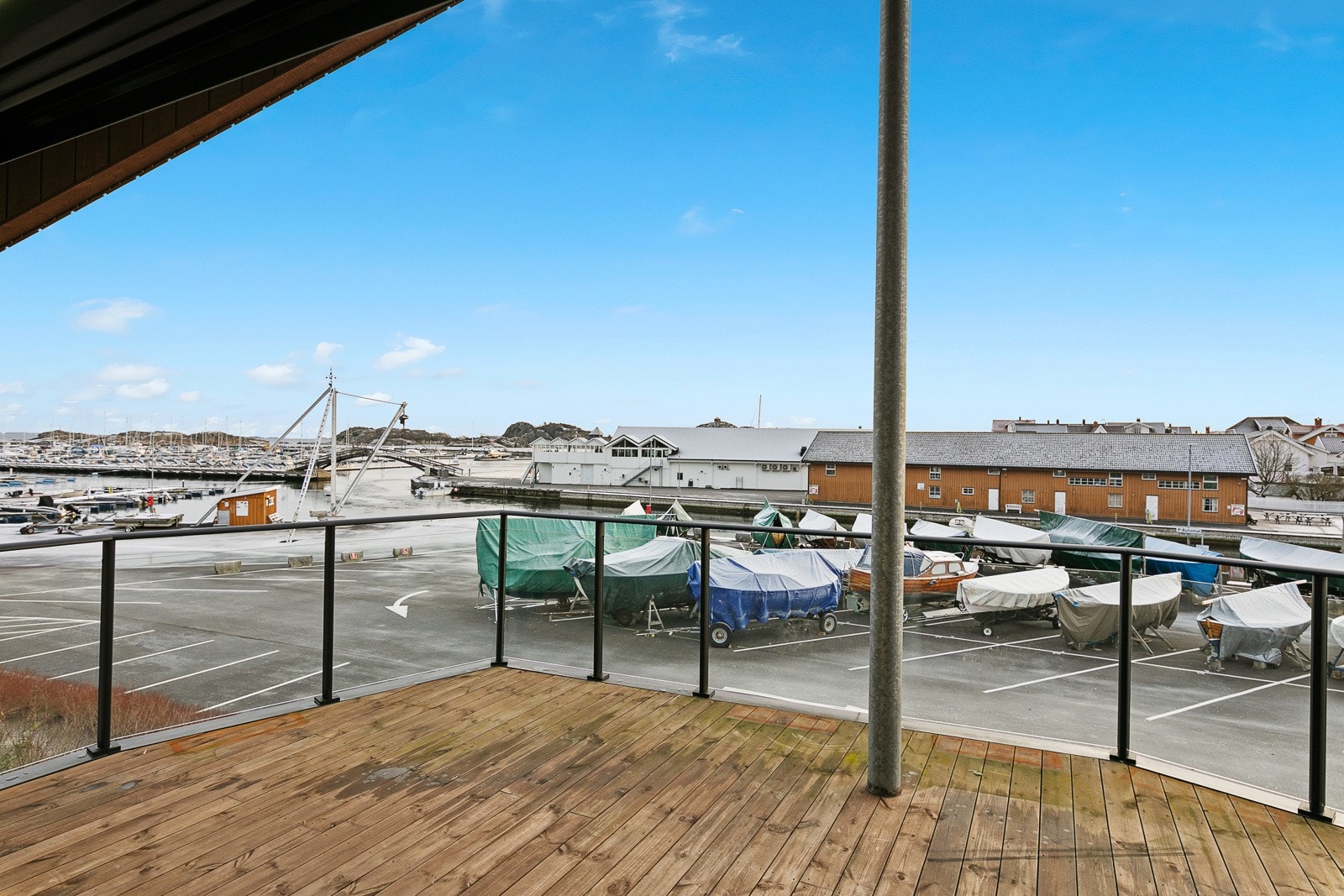 Det er utgang til balkongen mot syd fra stua Galleribilde