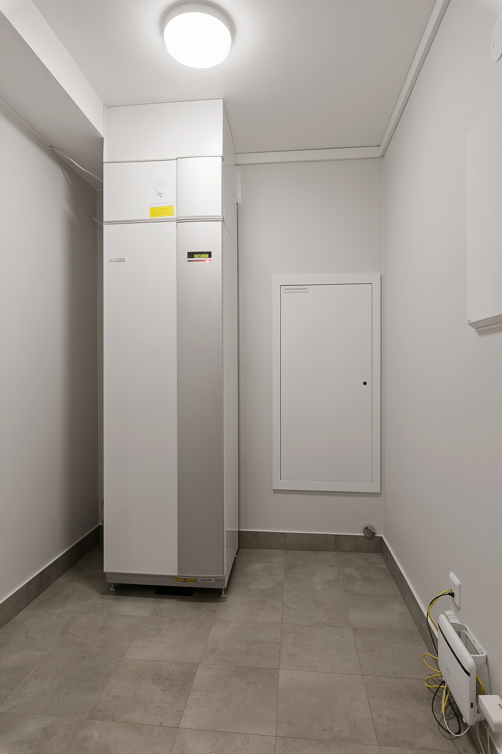 Bod / teknisk rom. Det er i tillegg en romslig sportsbod i garasjekjelleren som tilhører leiligheten Galleribilde