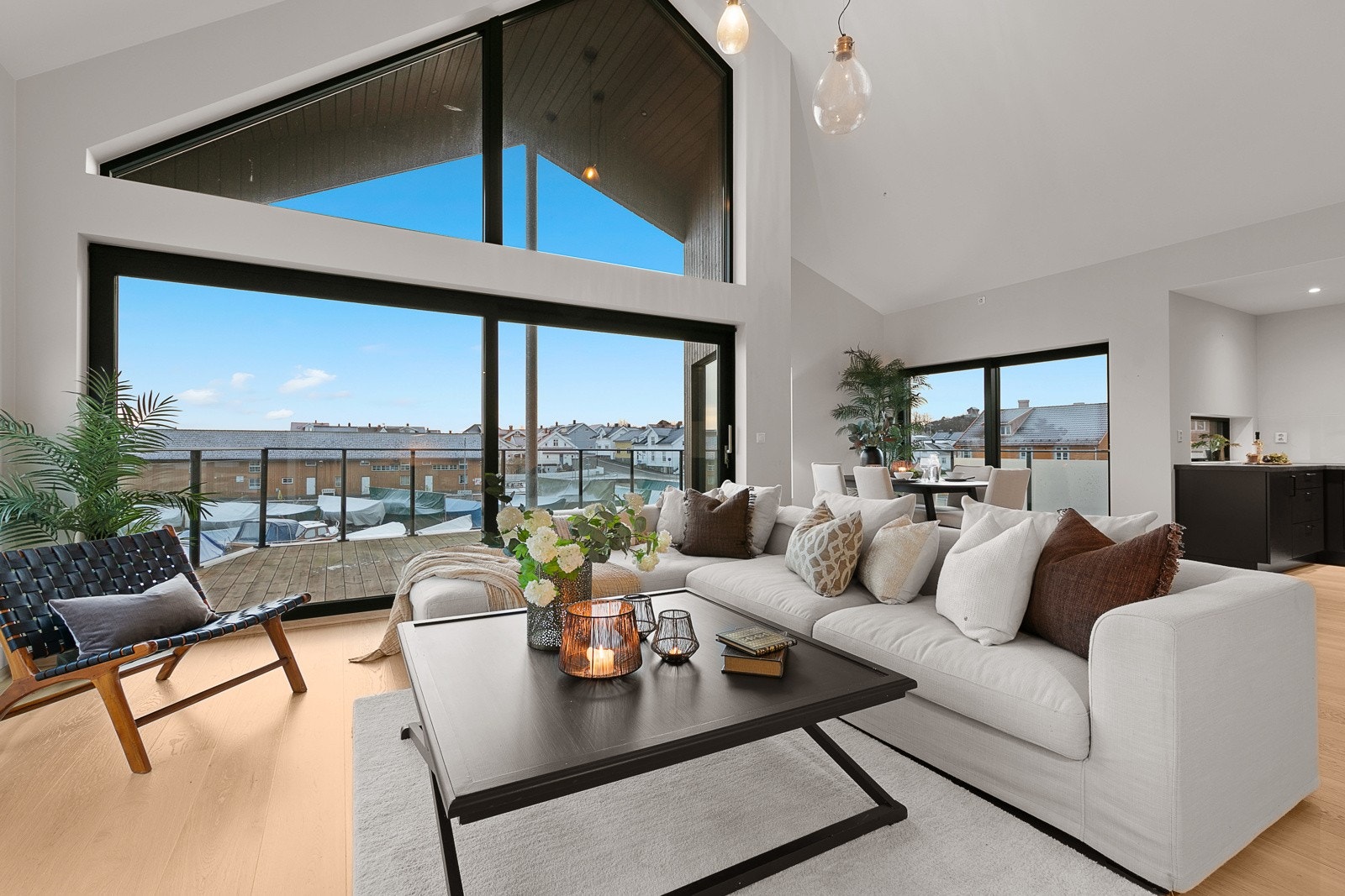 Plass til møblering av sofagruppe og spisestue Galleribilde