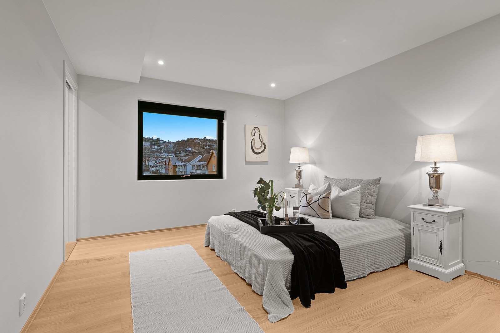 Det er 2 soverom + et kontor i leiligheten Galleribilde