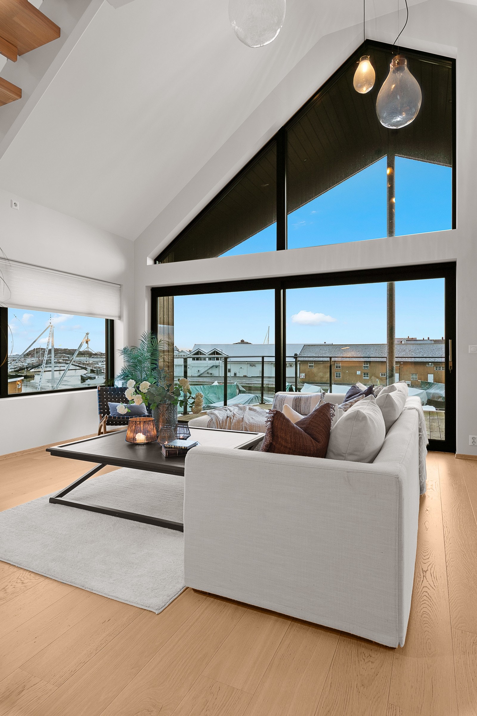 Det er vannbåren gulvvarme i stue og kjøkken Galleribilde