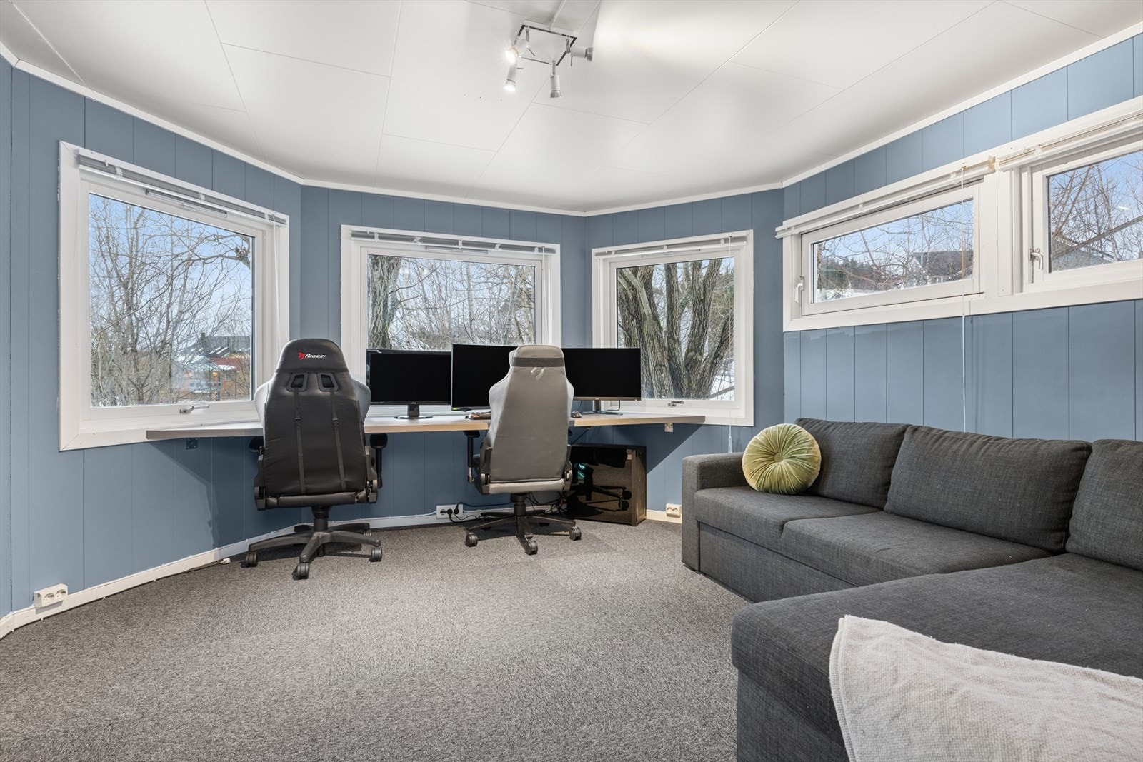 Utebod / anneks som i dag er innredet som kontor. Ikke godkjent for varig opphold. Galleribilde