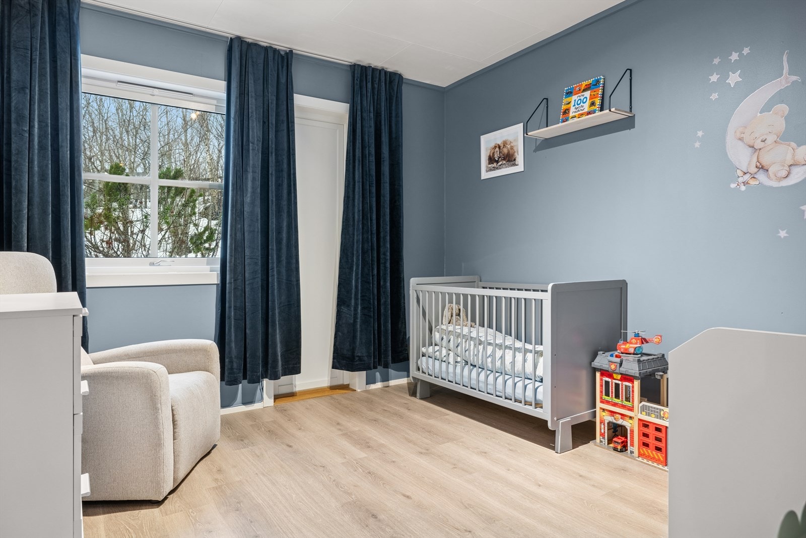 Soverom 2 har også fin størrelse med plass for seng og garderobe. Galleribilde