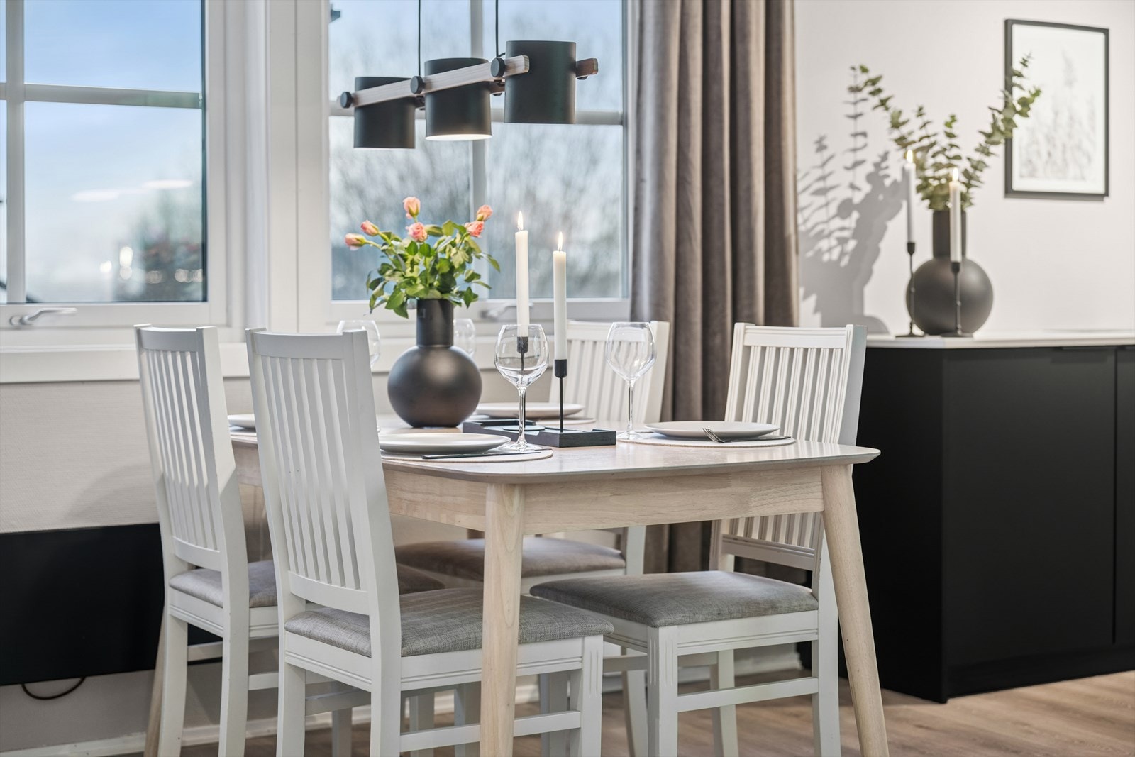 Samle familien rundt middagsbordet for et bedre måltid og en hyggelig stund Galleribilde