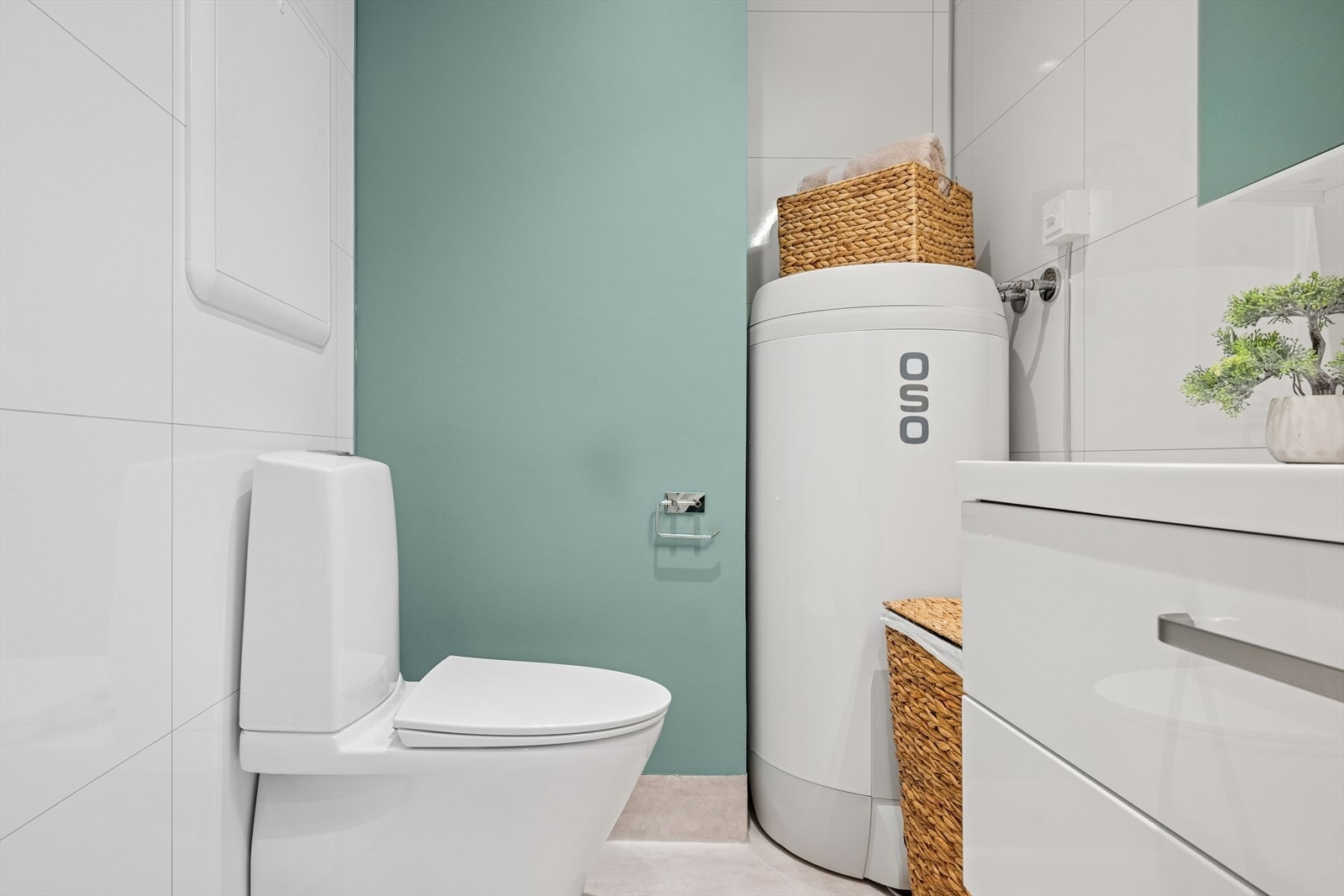 Gulvstående wc. VVB er plassert på bad. Galleribilde