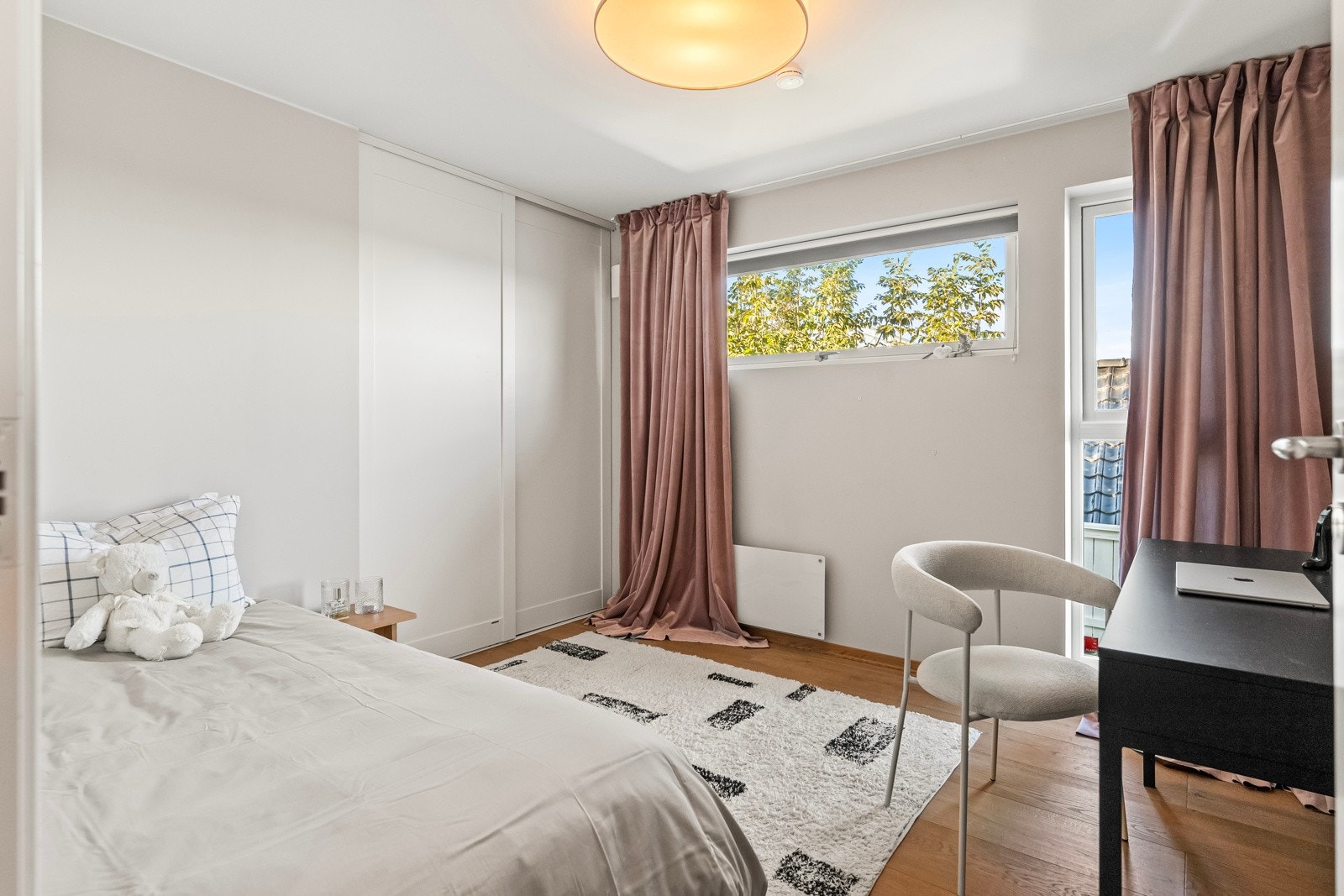 Hovedetasjens tredje soverom er også av god størrelse. Galleribilde