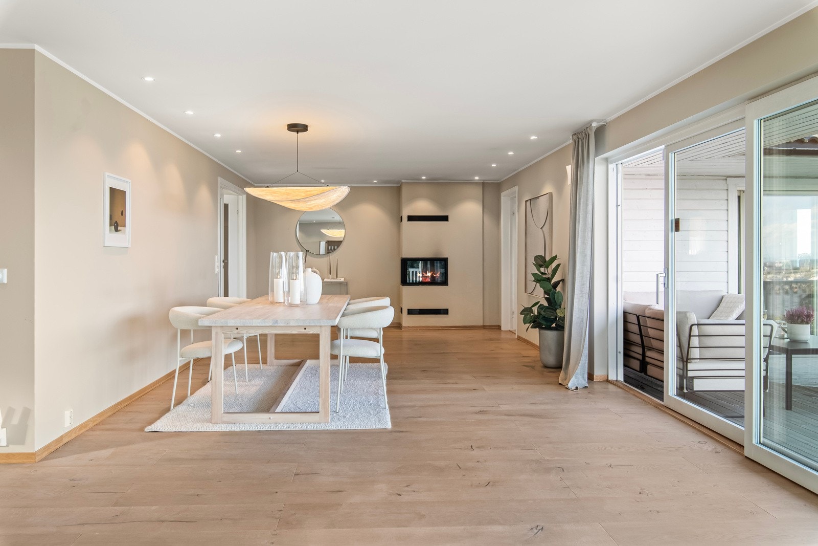 Peisovnen tilfører varme og stemning på kjølige kvelder, mens den eventyrlige utsikten gjør dette til et sted du aldri vil forlate. Galleribilde