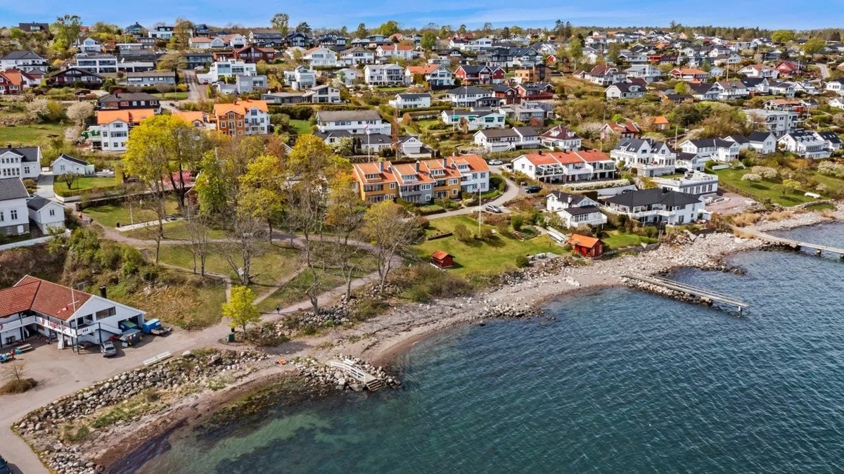 Åsgårdstrand er kjent for sin sjarmerende småbyidyll, kunstneriske arv og maritime atmosfære. Galleribilde