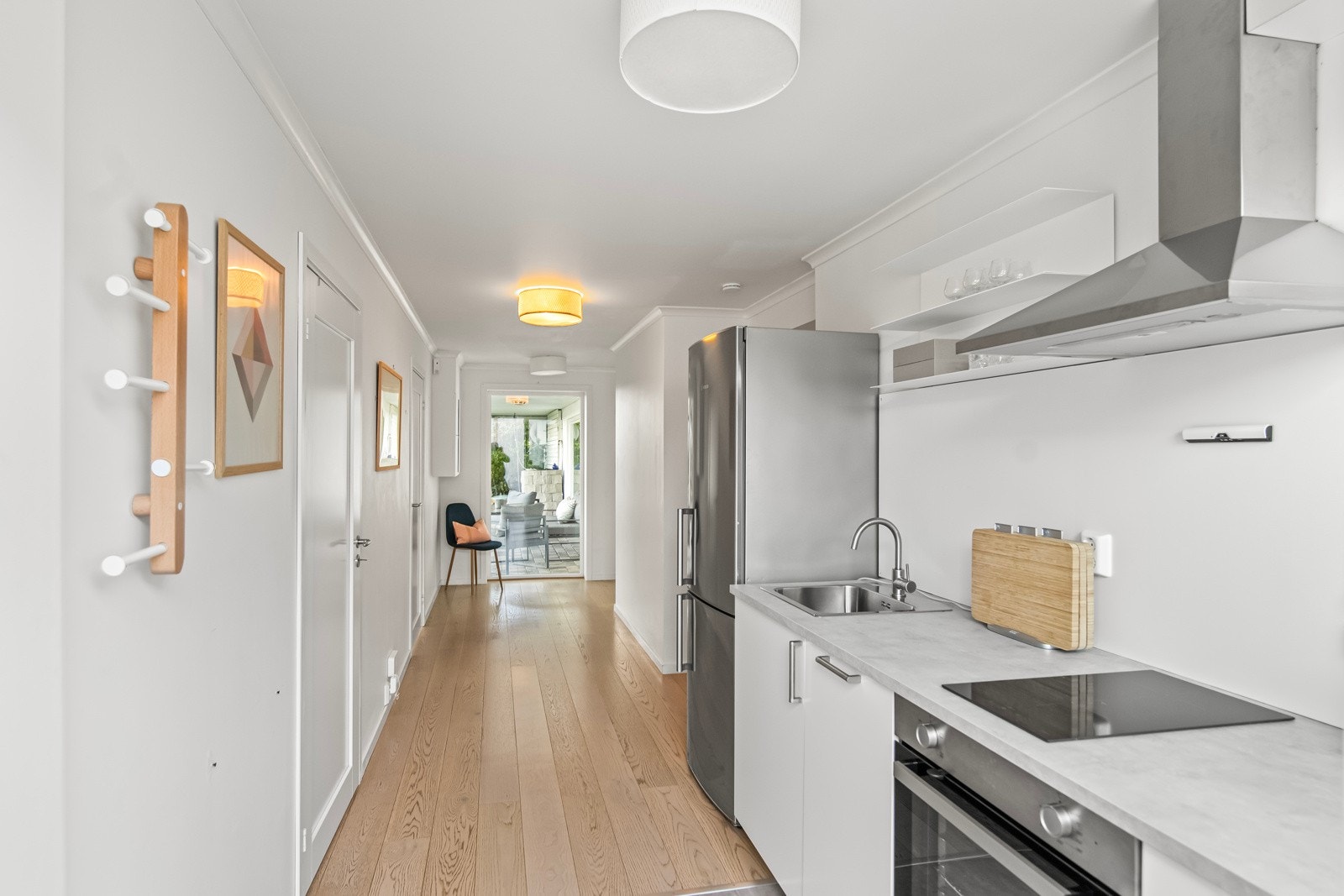 Det er også montert et annet kjøkken ved inngangspartiet. Galleribilde