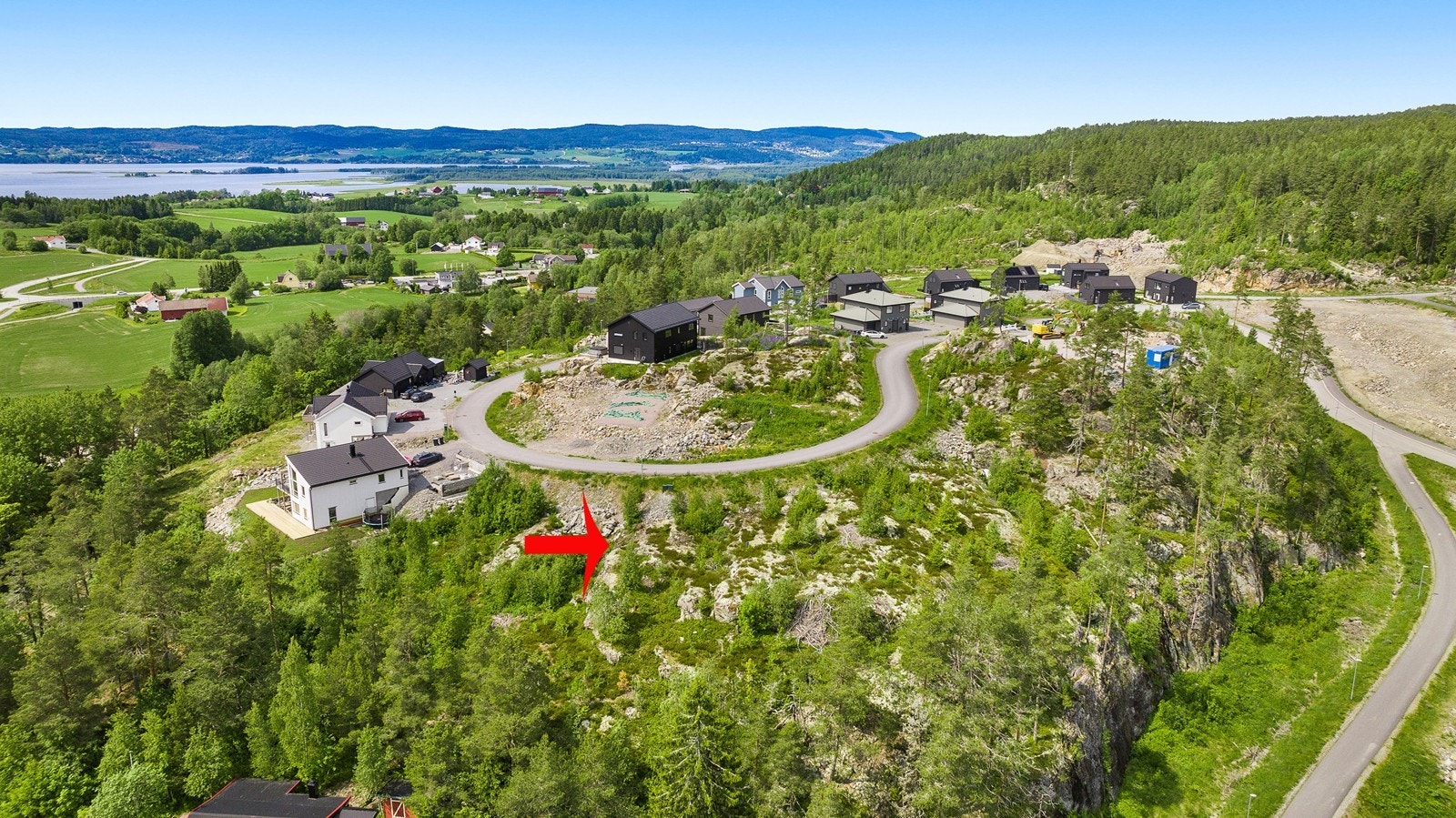 God beliggenhet langs Øståsen Galleribilde