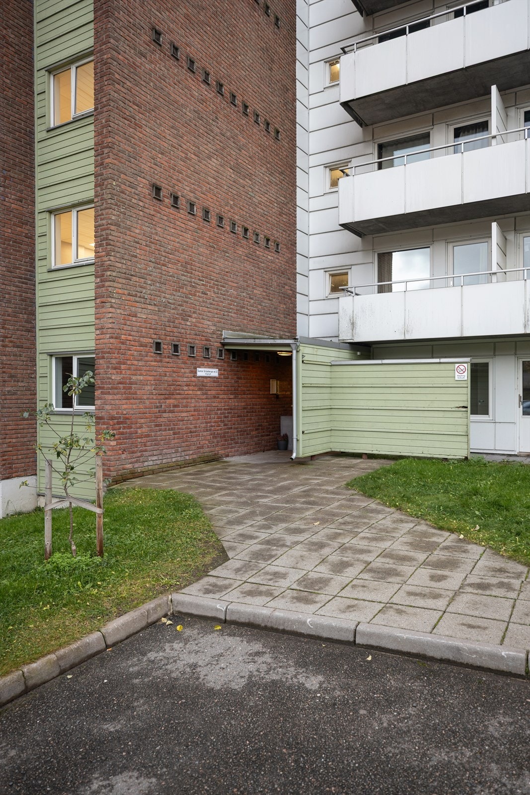 Inngangsparti. Det vil bli skiltet på visningsdagen Galleribilde