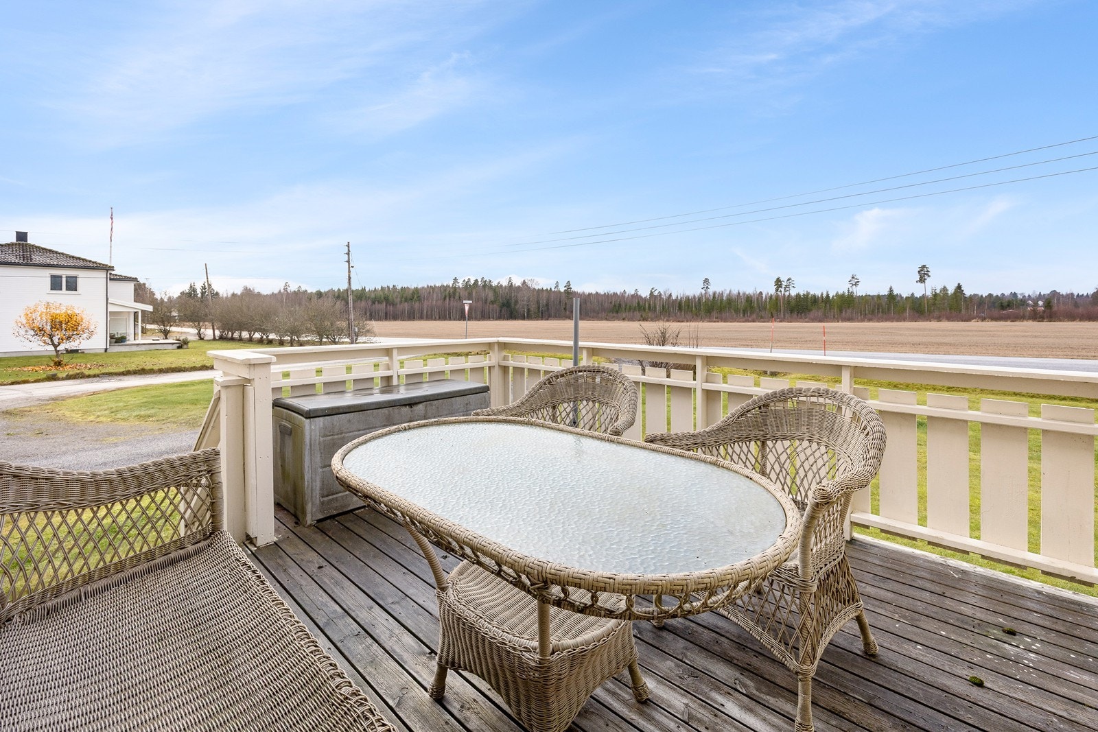 Beliggenheten er naturnær og rolig, og solforholdene er utmerkede. Galleribilde