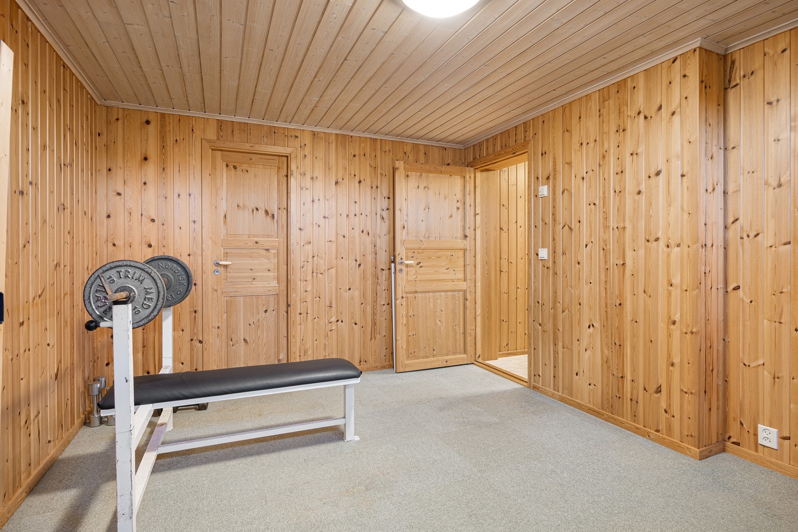 Boligen har god lagringsplass i kjelleretasjen. Galleribilde