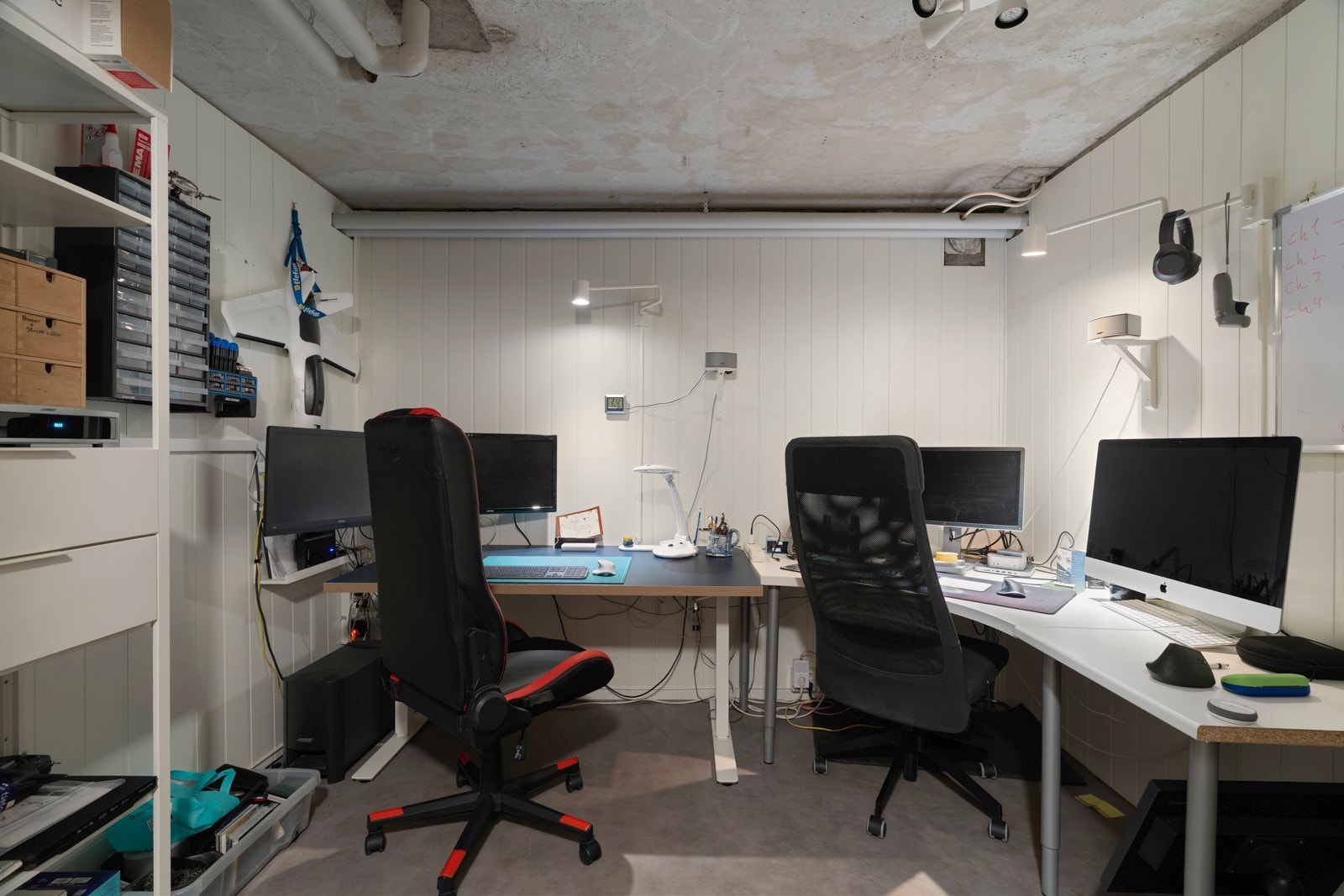 Kjelleren har to boder på ca. 8 og 12,5 kvm med utgang til felles gang og ekstra bodplass. Galleribilde