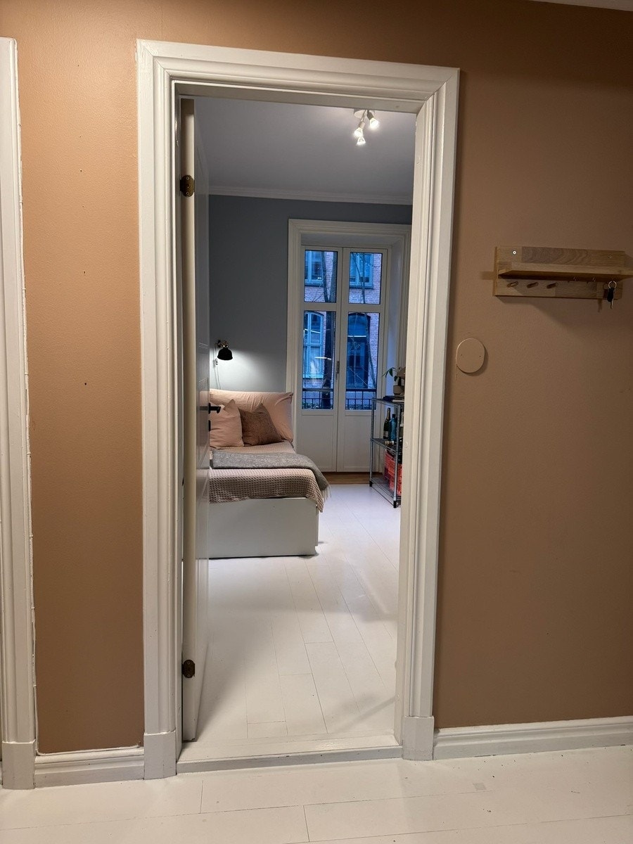 Gjesterom/kontor fra gang Galleribilde