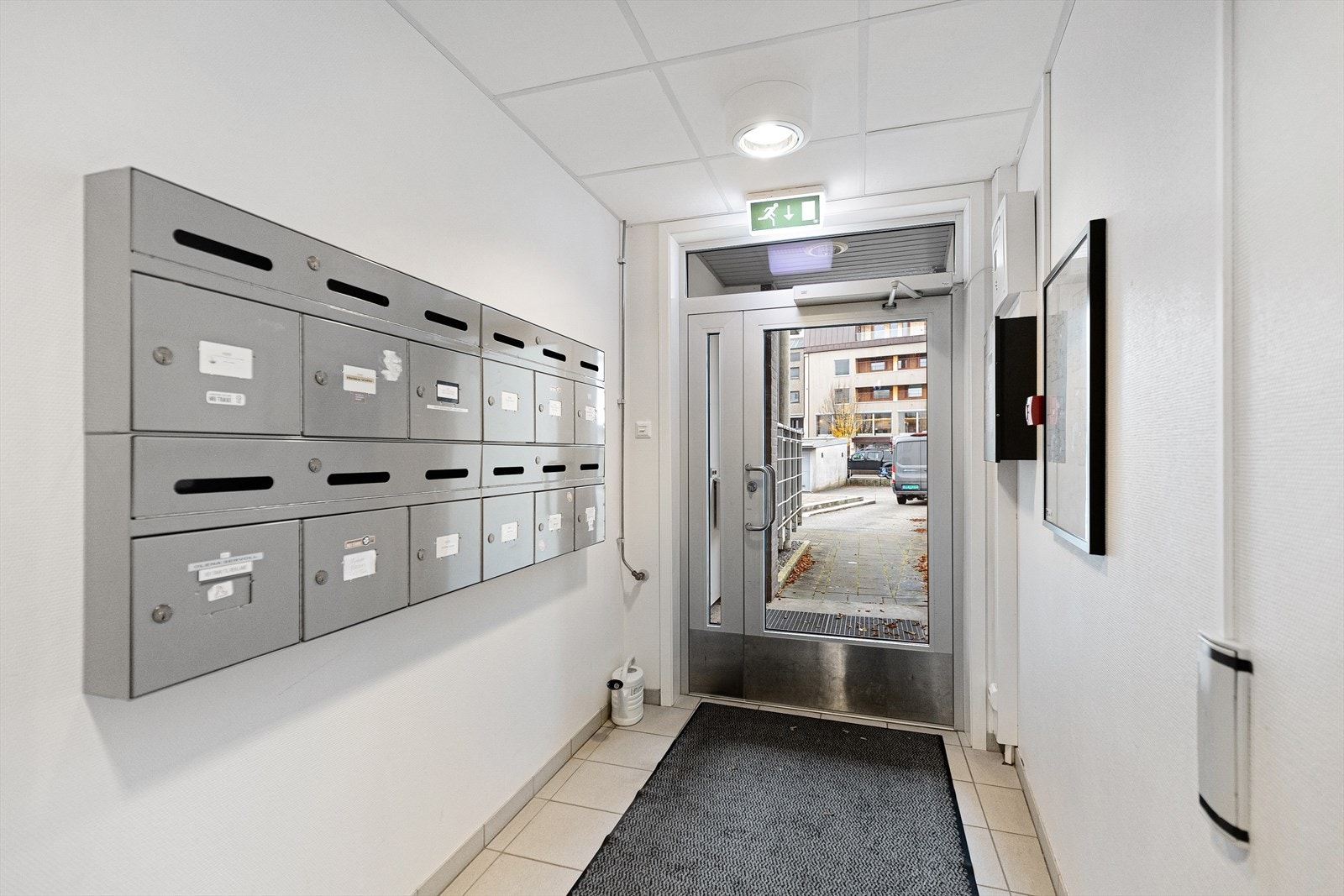 Borettslaget har hovedinngang fra Cappelensgate. I tillegg er det egen adkomst mot Liegata, med Lietorvet tvers over gaten. Galleribilde