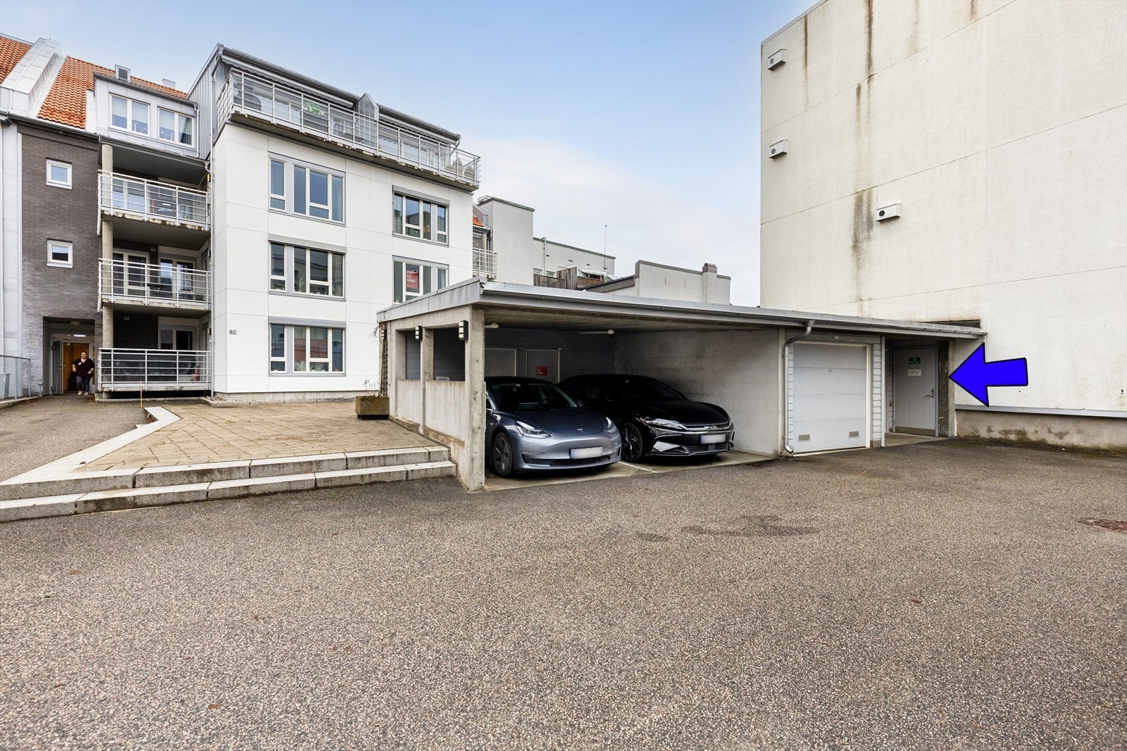 Leiligheten disponerer i tillegg en romslig bod med utvendig adkomst, som medfølger ved salg. Galleribilde