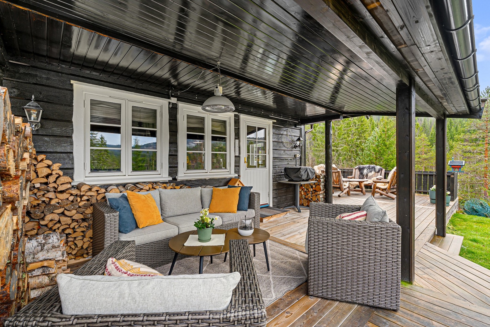 Pent opparbeidet uteplass Galleribilde