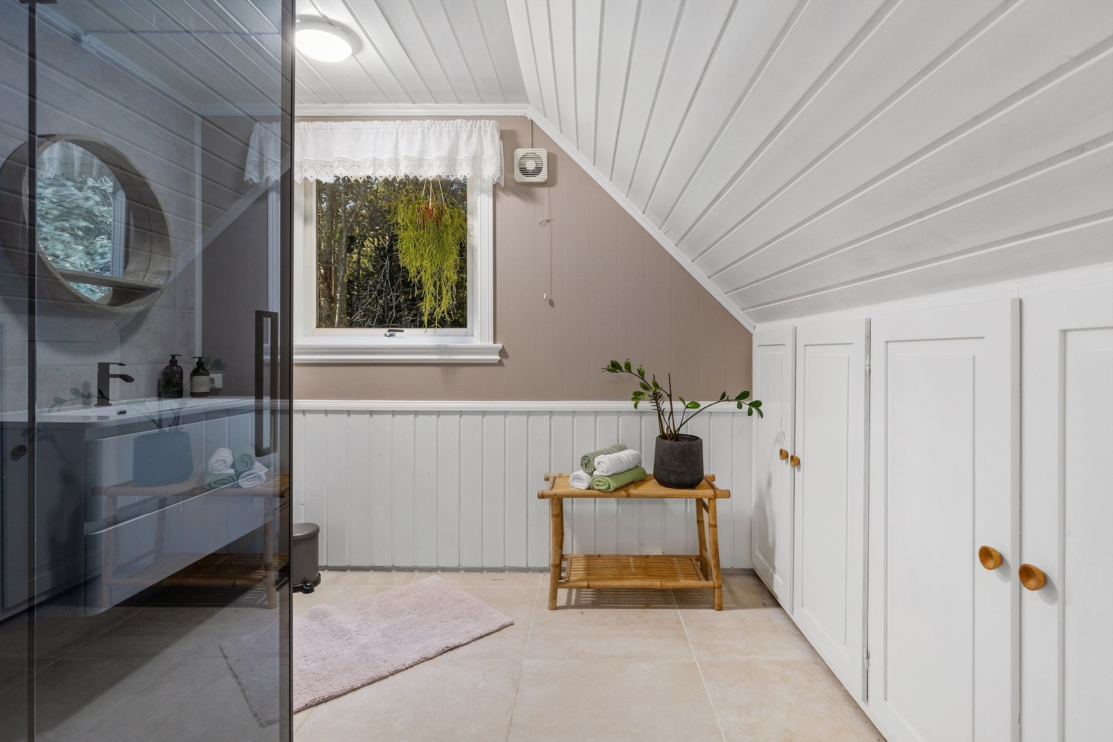 Bad 2. etasje er pusset opp i 2023. Galleribilde