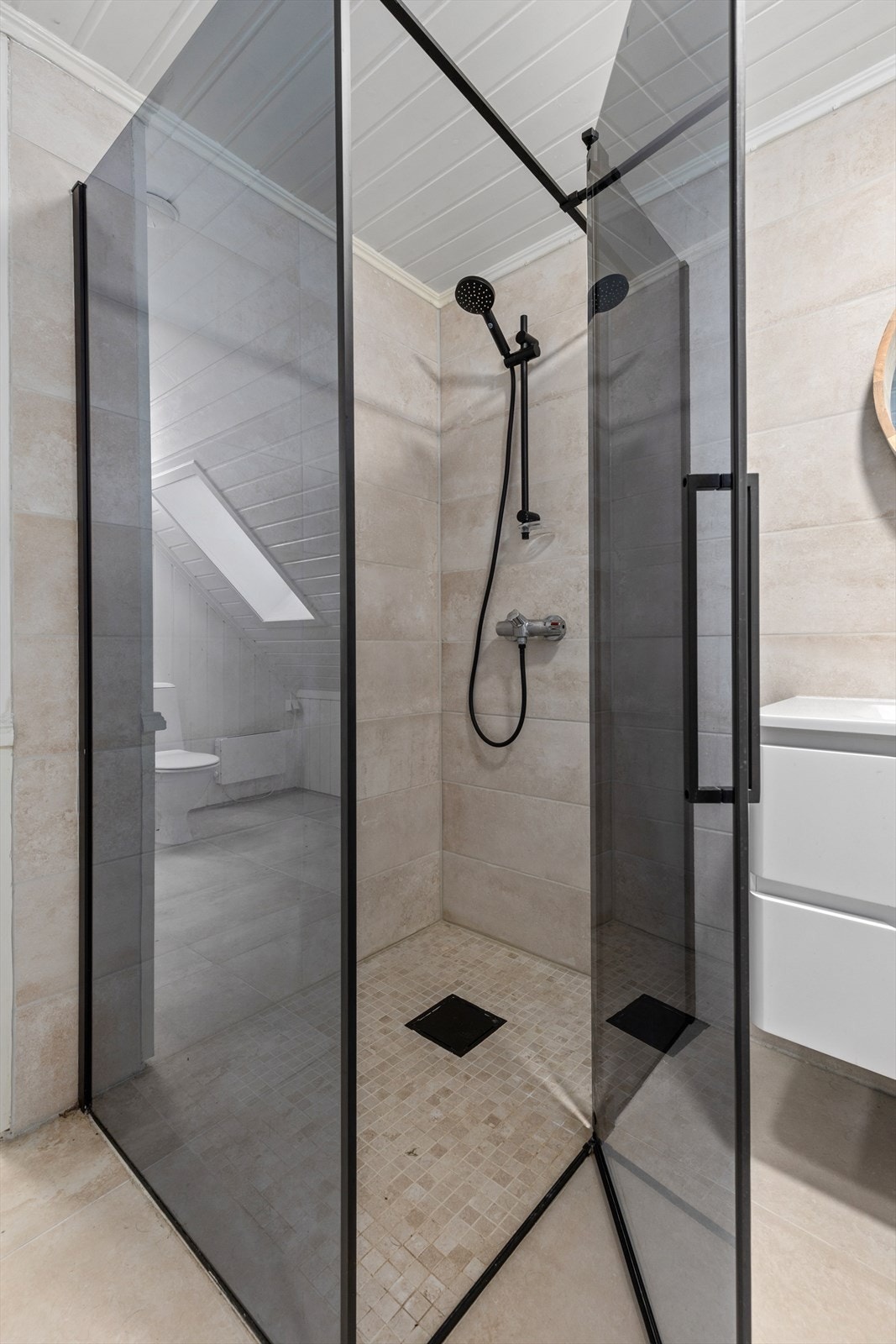 Dusjhjørne. Galleribilde