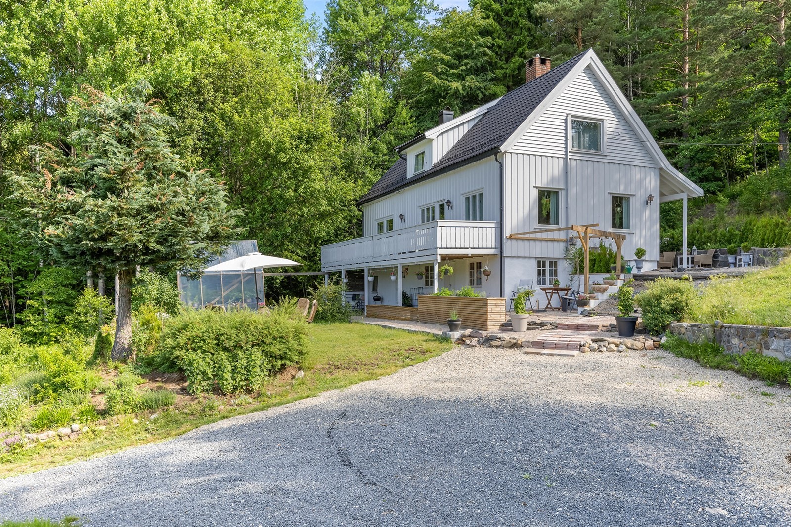 Det er gjort flere oppgraderinger og overflatearbeider både innvendig og utvendig. Galleribilde